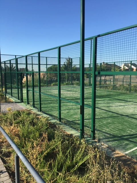 PISTA PADEL LATERAL